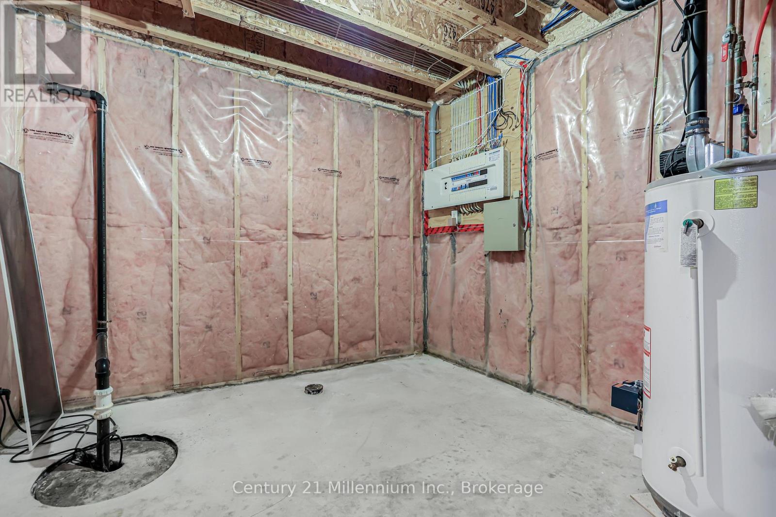 6 GLEN ABBEY COURT - 33
