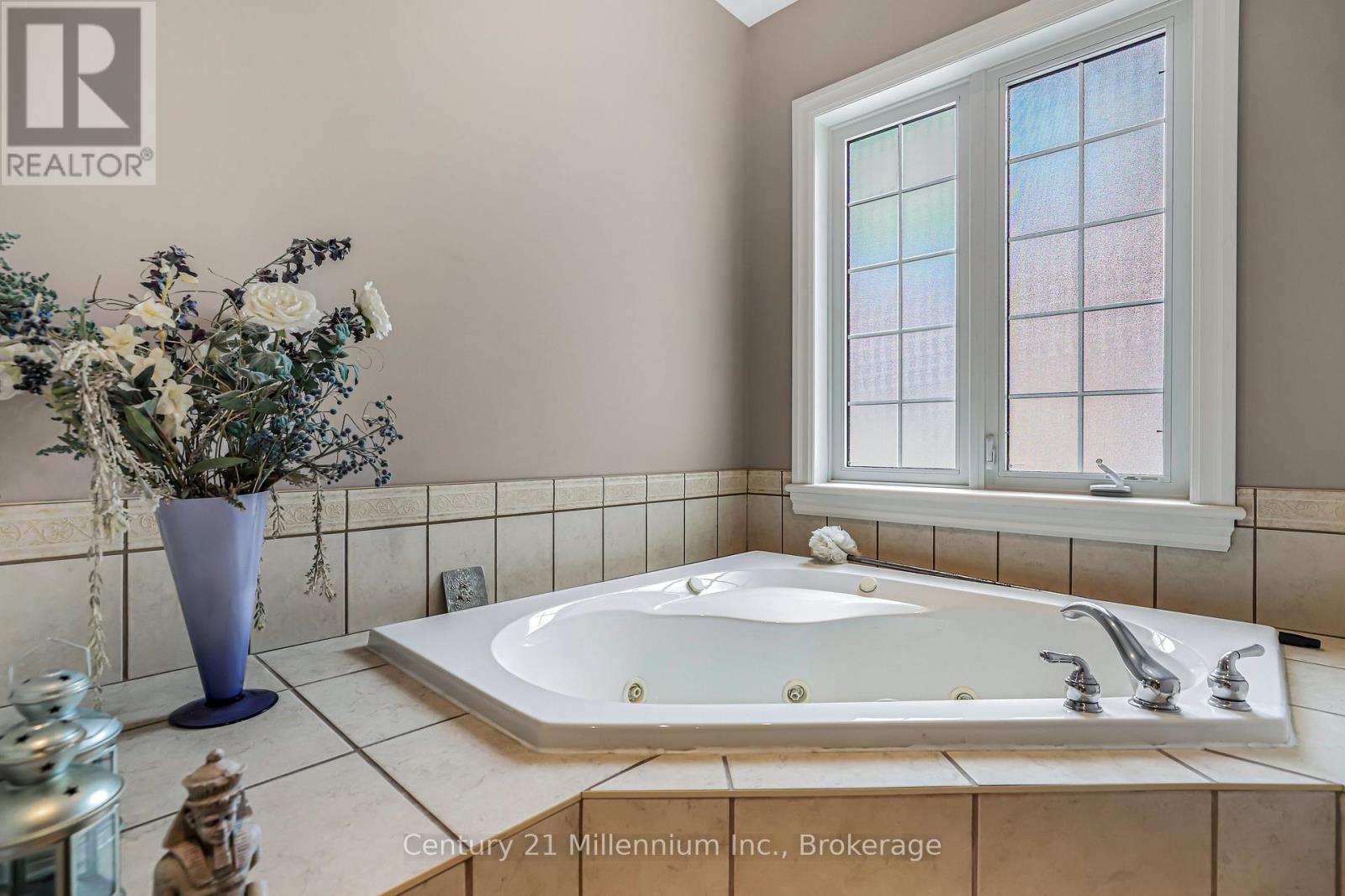 6 GLEN ABBEY COURT - 25