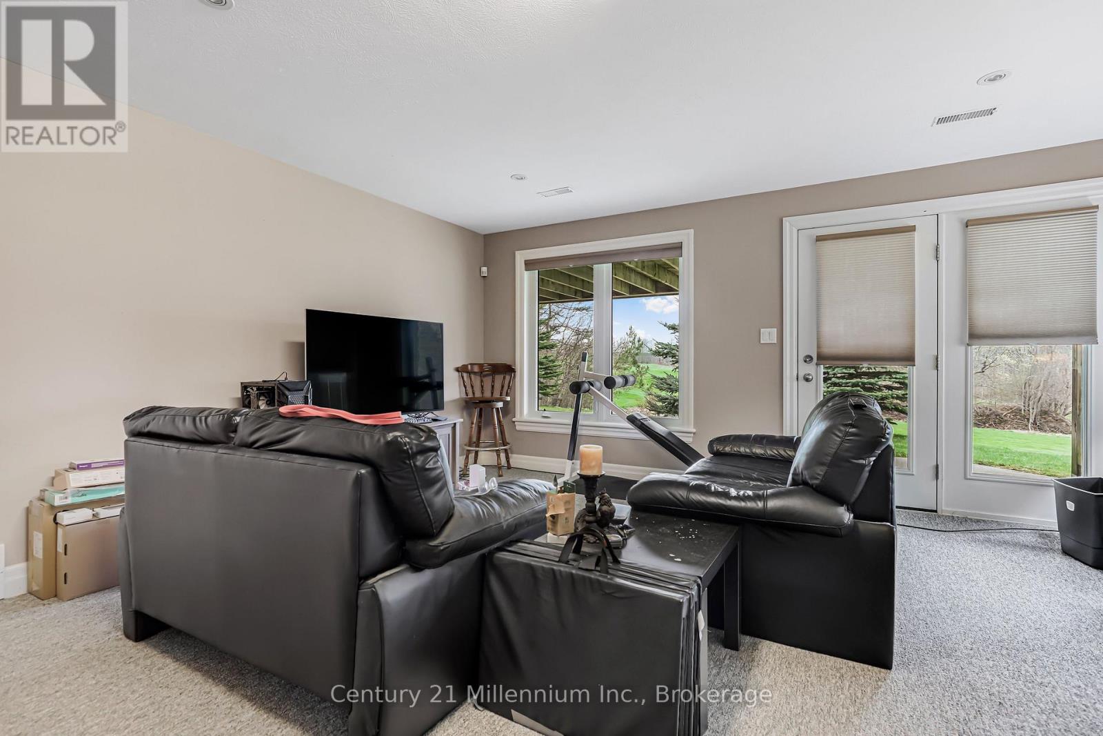 6 GLEN ABBEY COURT - 32