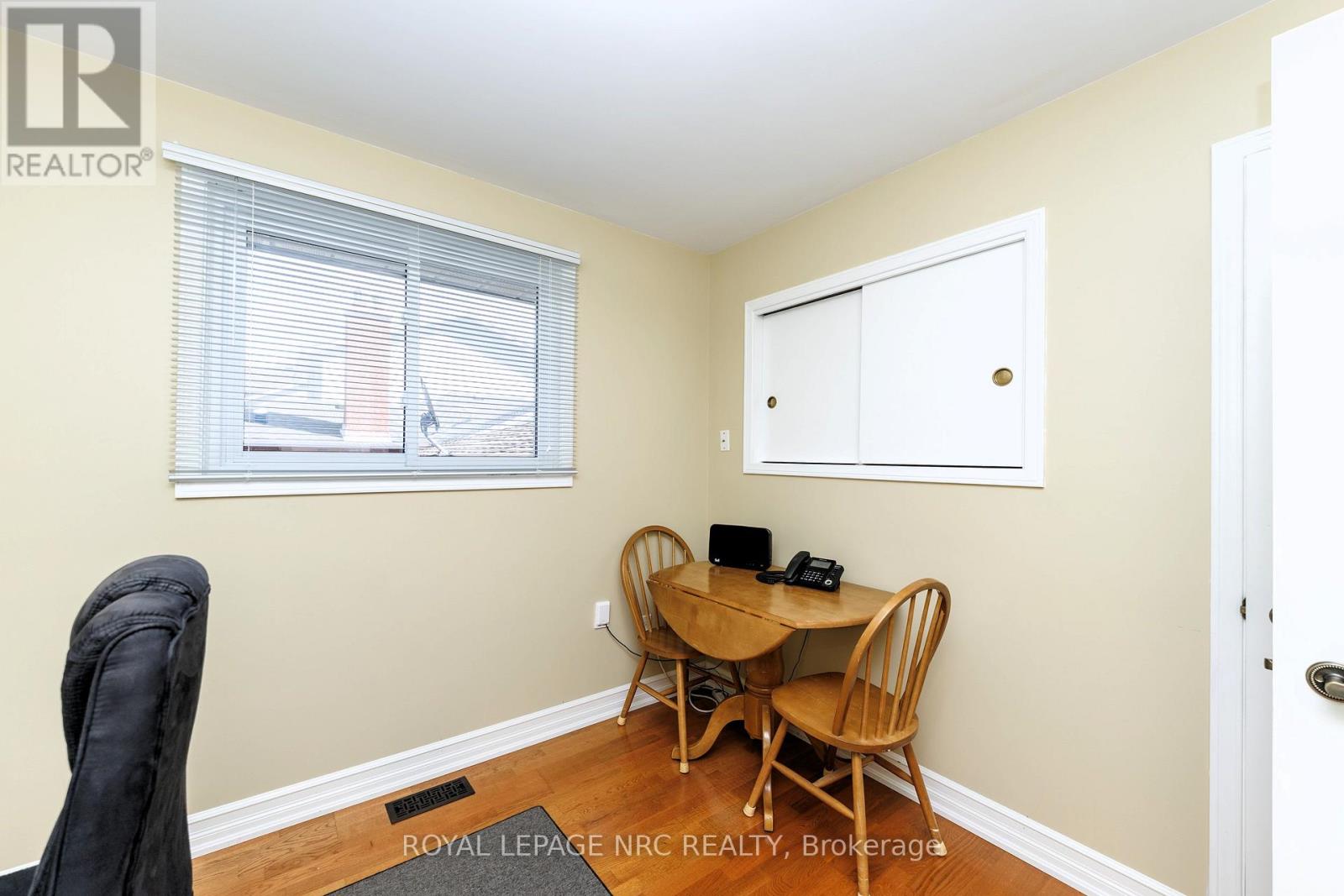 Storage niche in 3rd bedroom