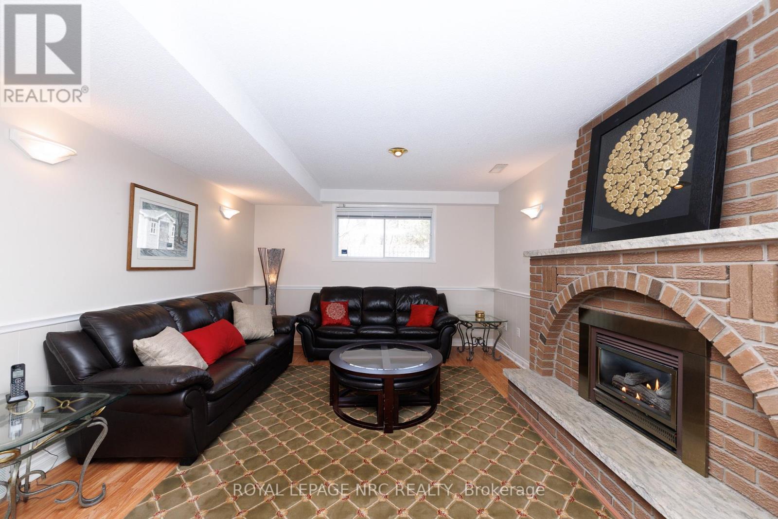 Recreation room w/gas fireplace