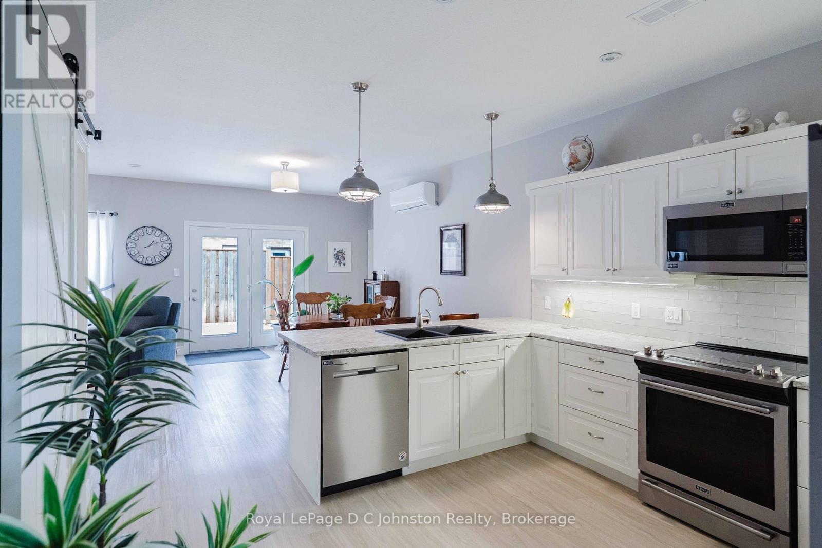 1062 WATERLOO STREET - 11