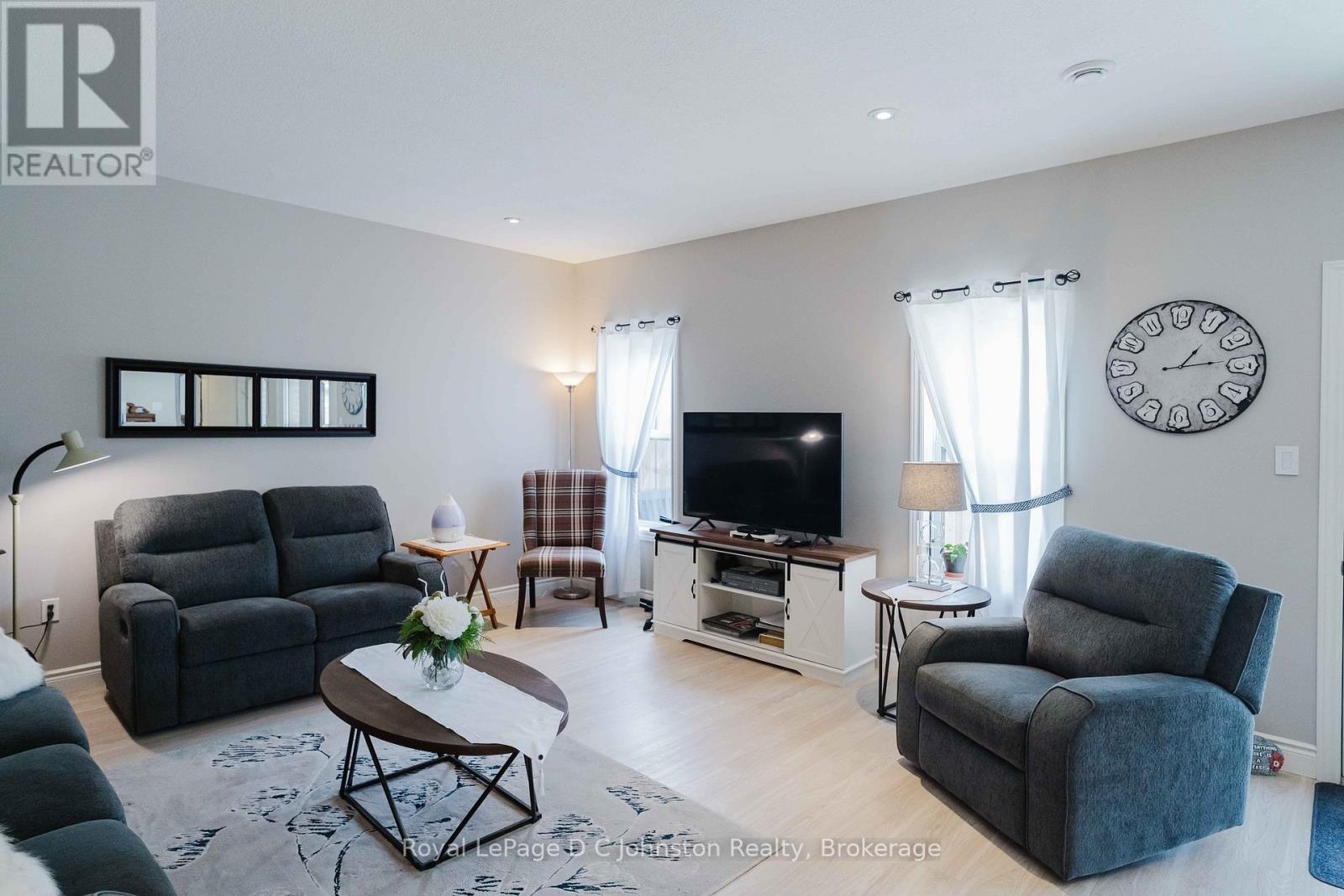 1062 WATERLOO STREET - 16