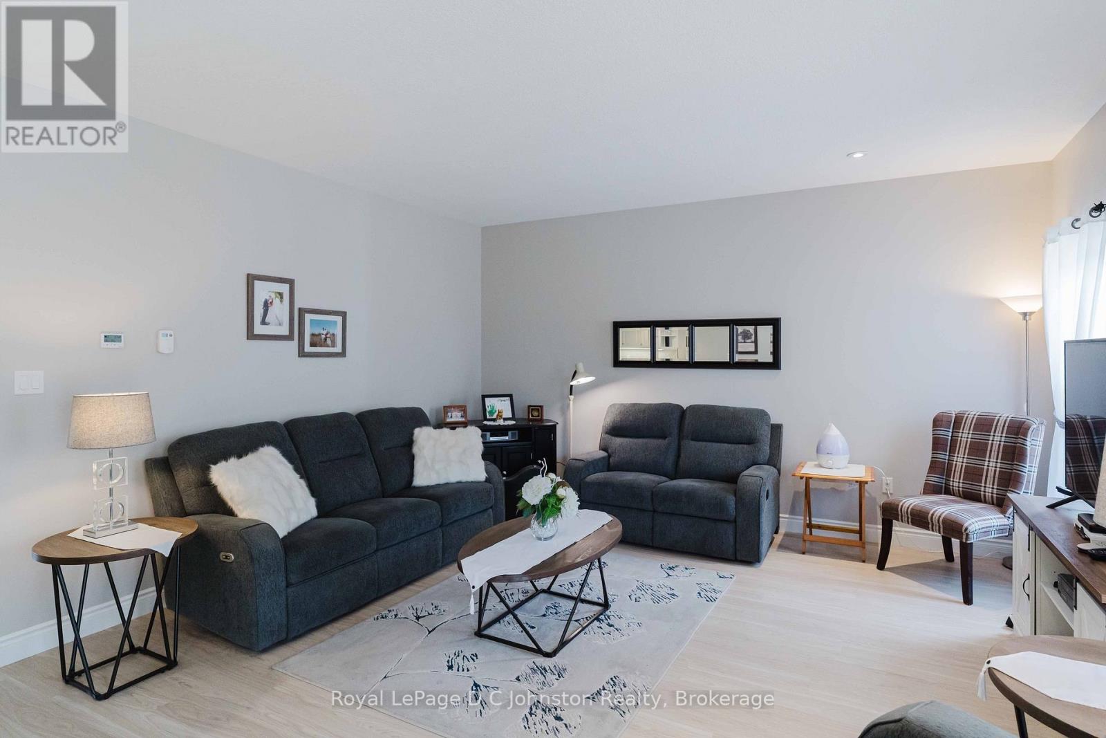 1062 WATERLOO STREET - 17