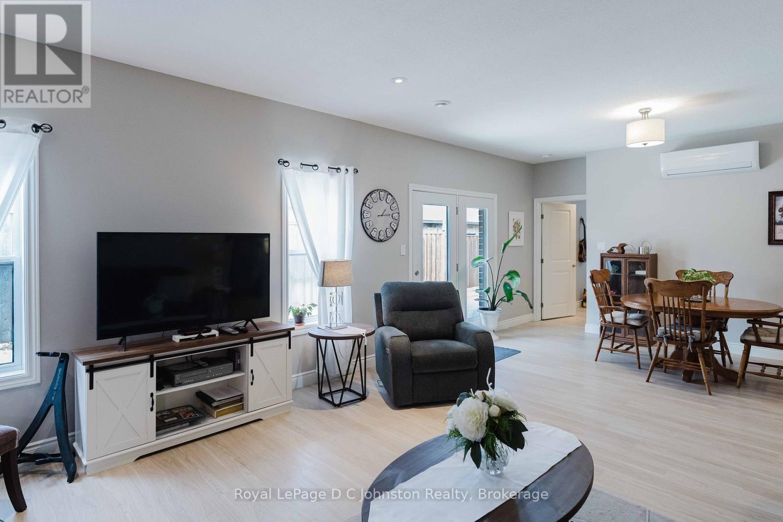 1062 WATERLOO STREET - 18