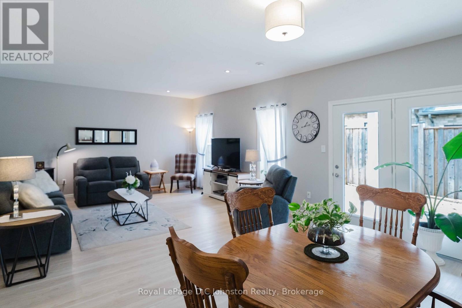 1062 WATERLOO STREET - 20
