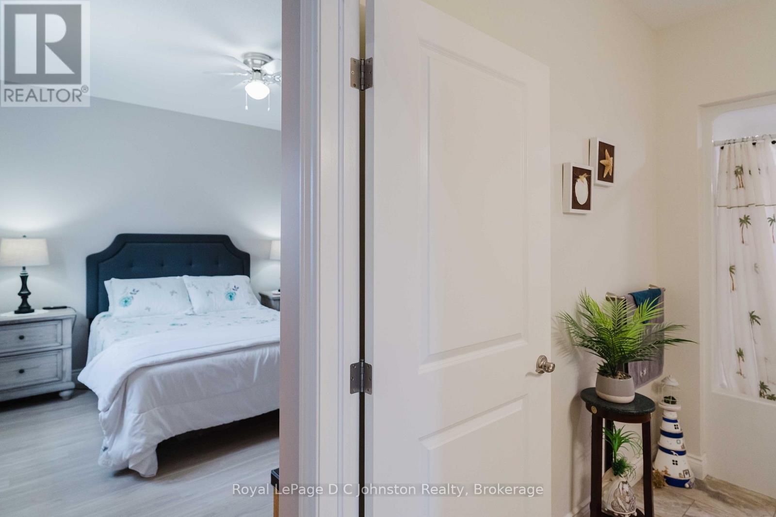 1062 WATERLOO STREET - 22