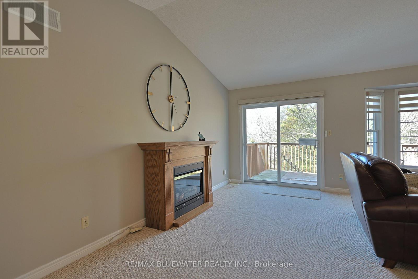 8 - 9826 NORTHVILLE CRESCENT Property Photo