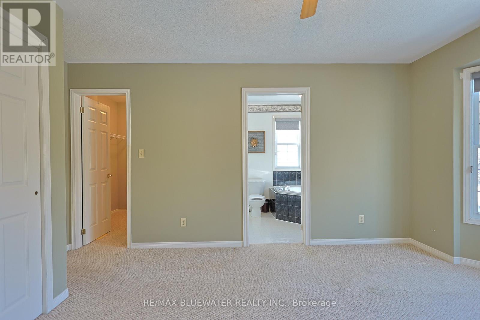 8 - 9826 NORTHVILLE CRESCENT Property Photo