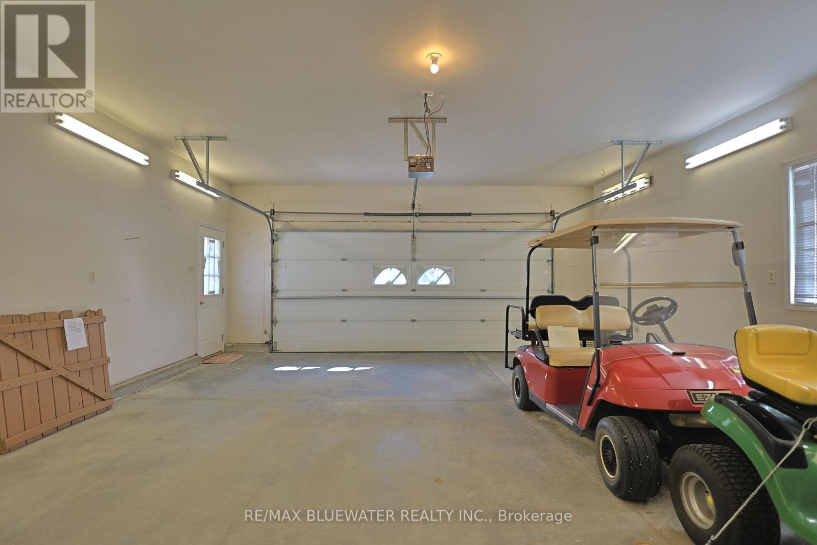 8 - 9826 NORTHVILLE CRESCENT Property Photo