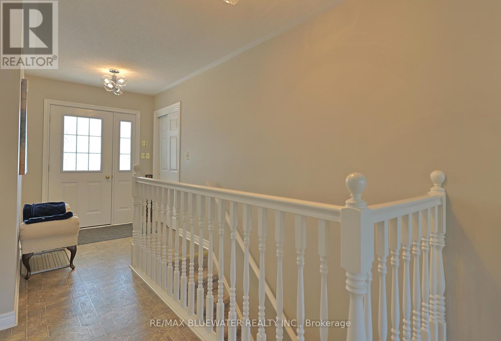 8 - 9826 NORTHVILLE CRESCENT Property Photo