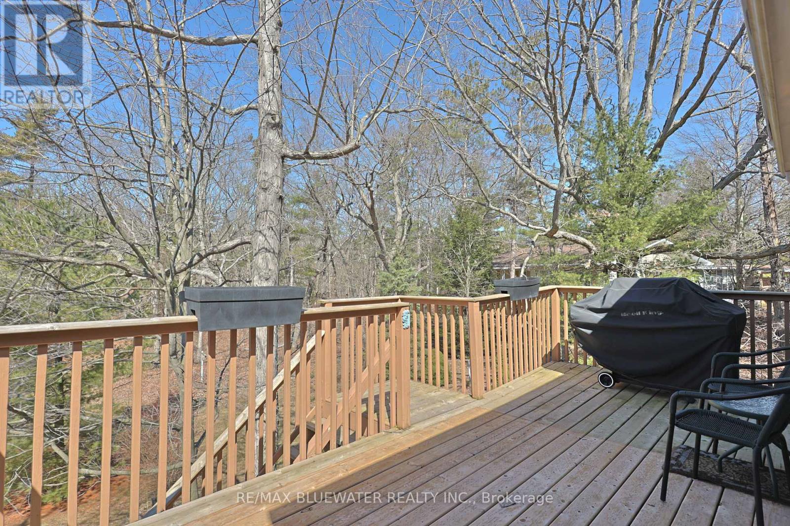 8 - 9826 NORTHVILLE CRESCENT Property Photo