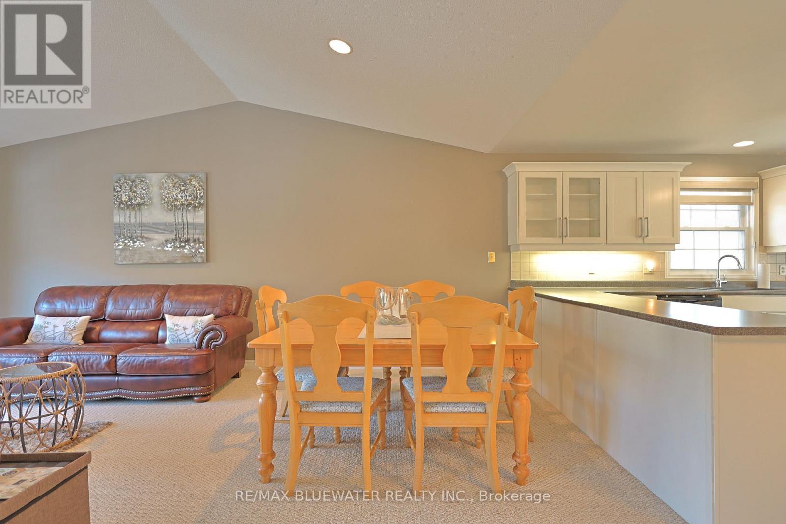 8 - 9826 NORTHVILLE CRESCENT Property Photo