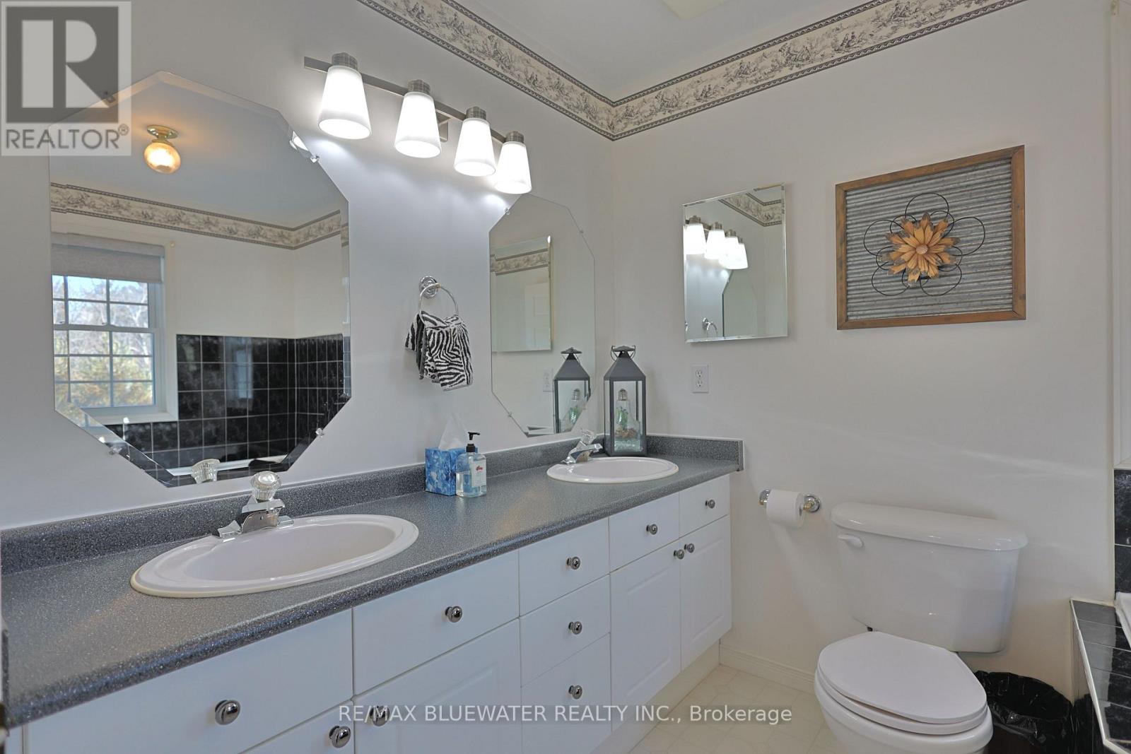 8 - 9826 NORTHVILLE CRESCENT Property Photo