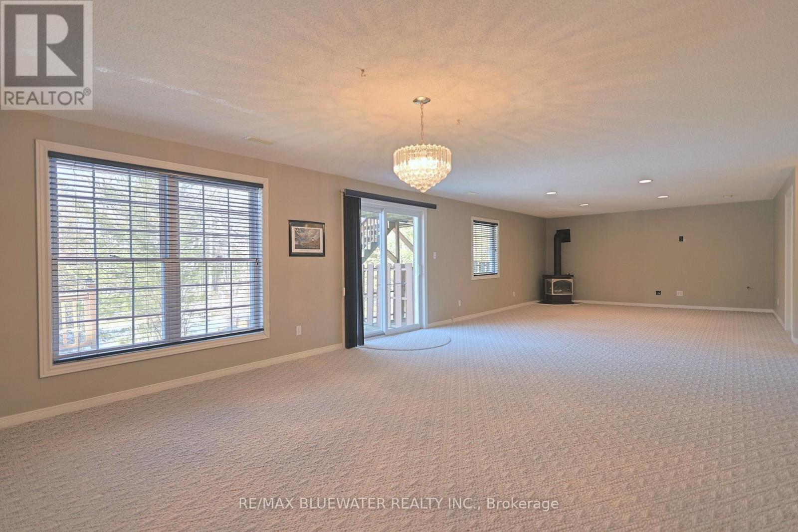 8 - 9826 NORTHVILLE CRESCENT Property Photo