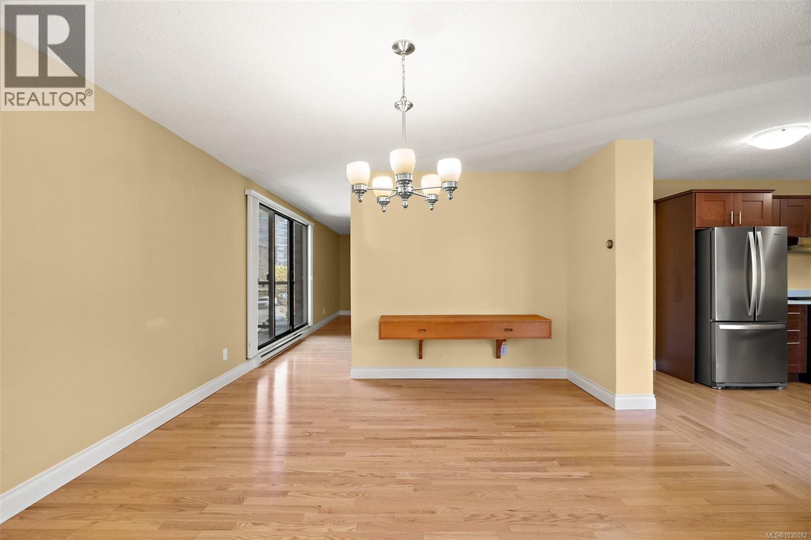 #201 1280 NEWPORT AVE - 11