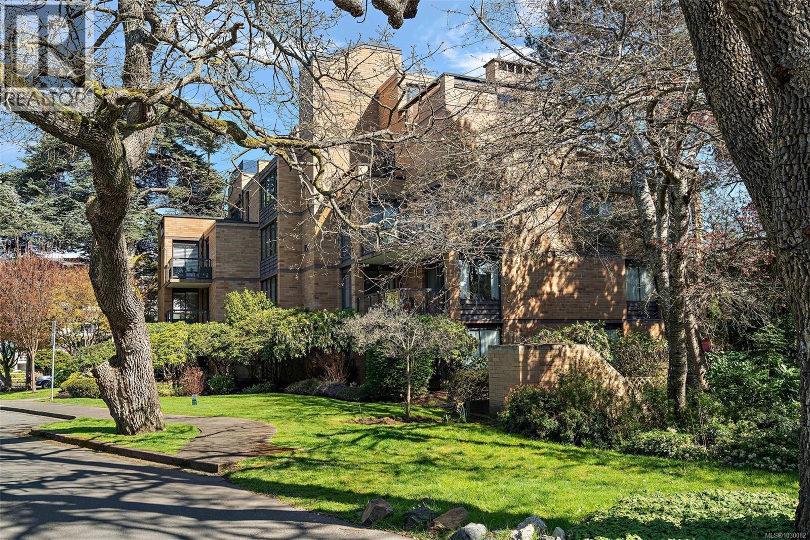 #201 1280 NEWPORT AVE - 31