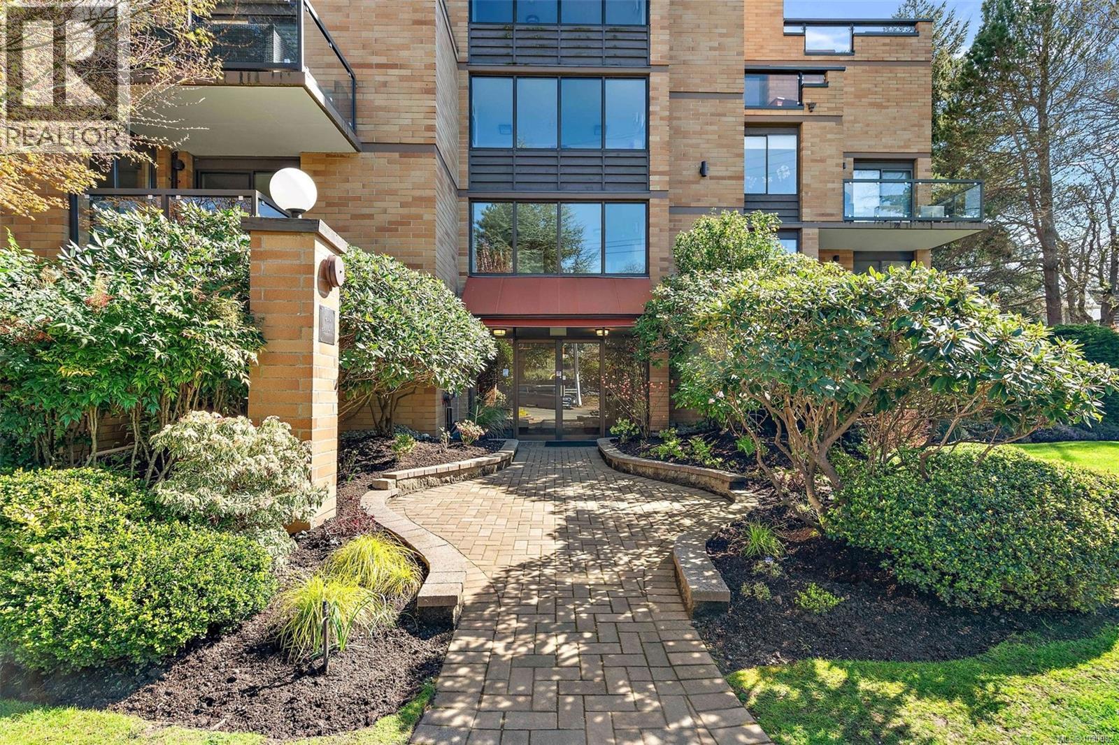 #201 1280 NEWPORT AVE - 32