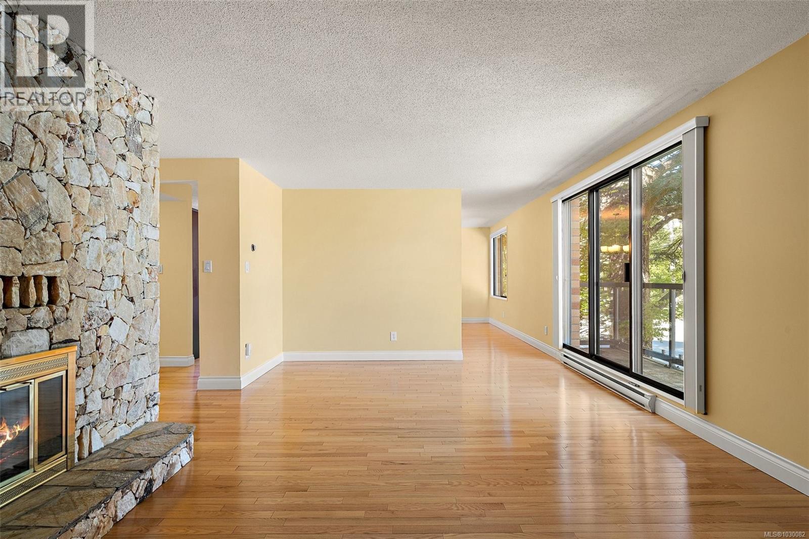 #201 1280 NEWPORT AVE - 5