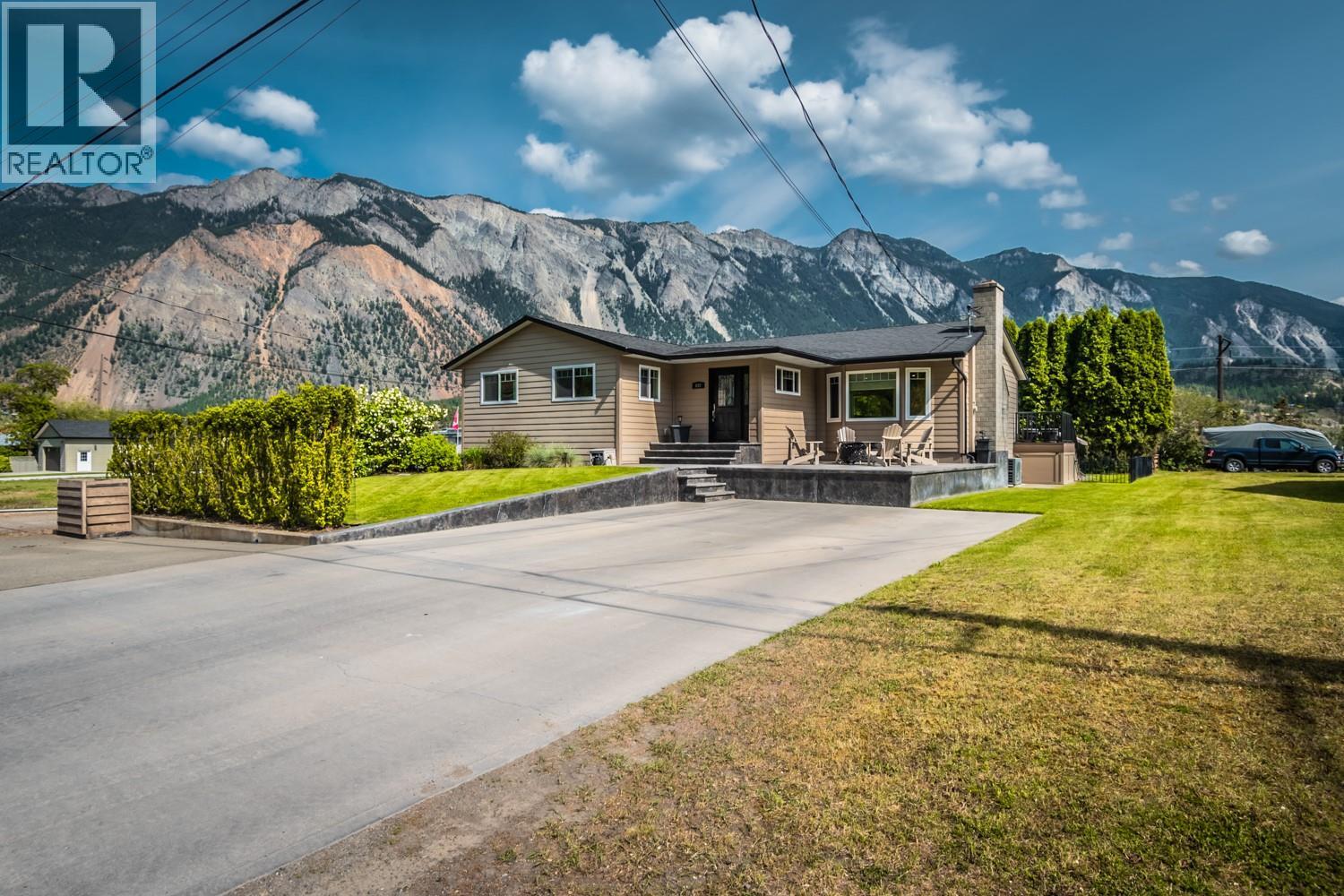 692 Summers Street, Lillooet