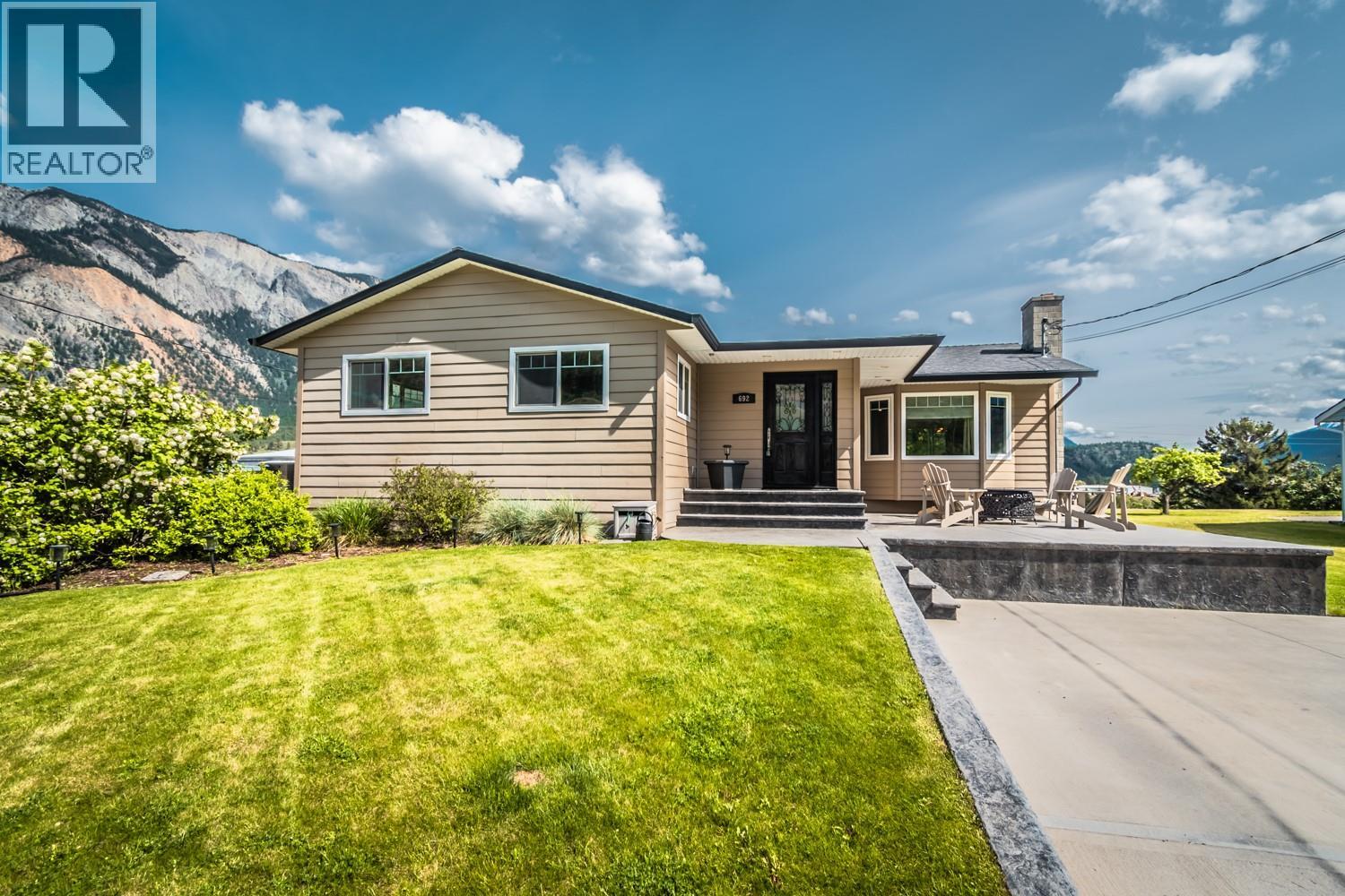 692 Summers Street, Lillooet