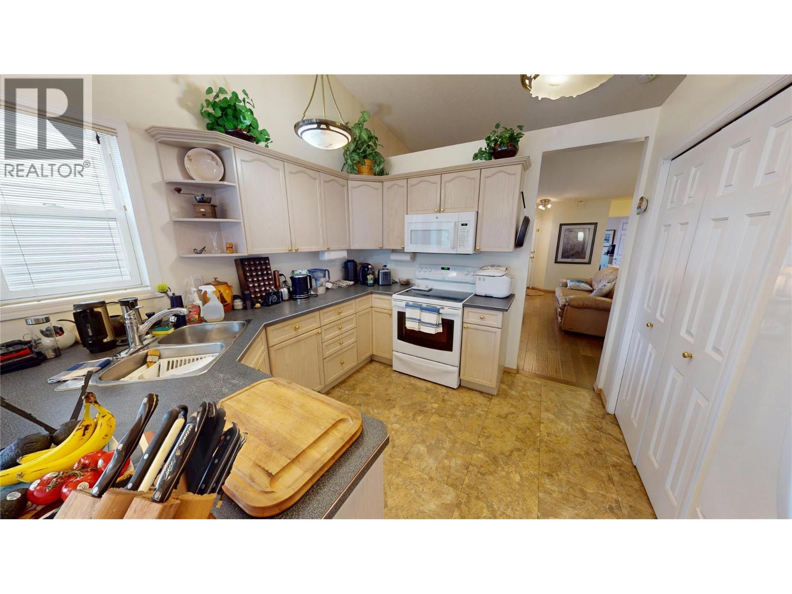 4 7559 Columbia Avenue, Radium Hot Springs