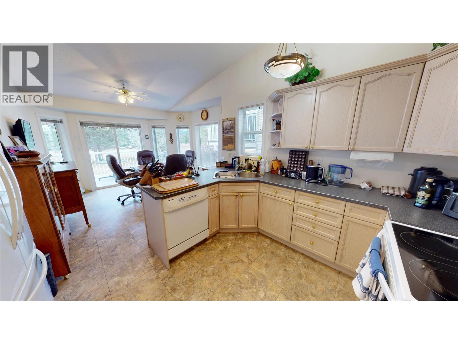 4 7559 Columbia Avenue, Radium Hot Springs