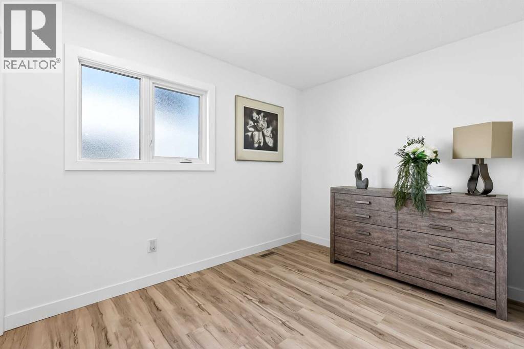 Single Family House Bungalow for Sale in  Dovercrest Drive SE Dover Calgary 