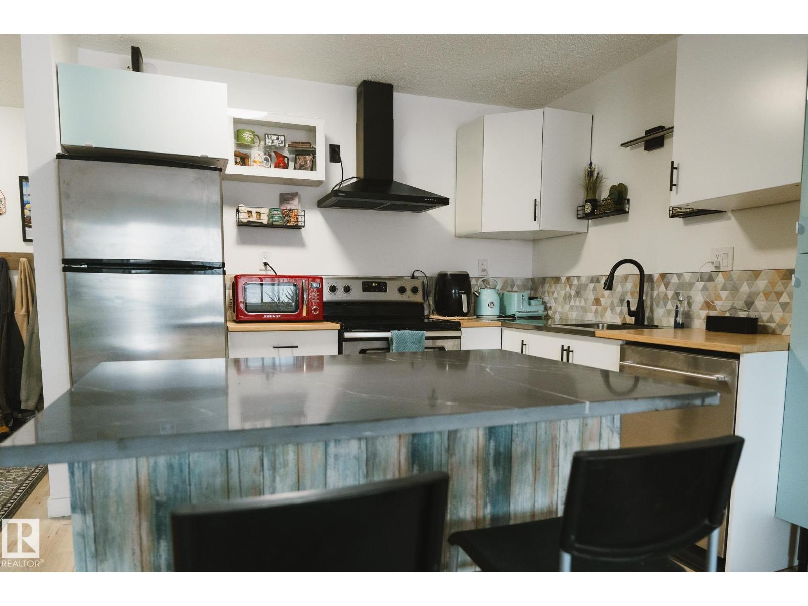 #303 10432 76 AV NW, Edmonton