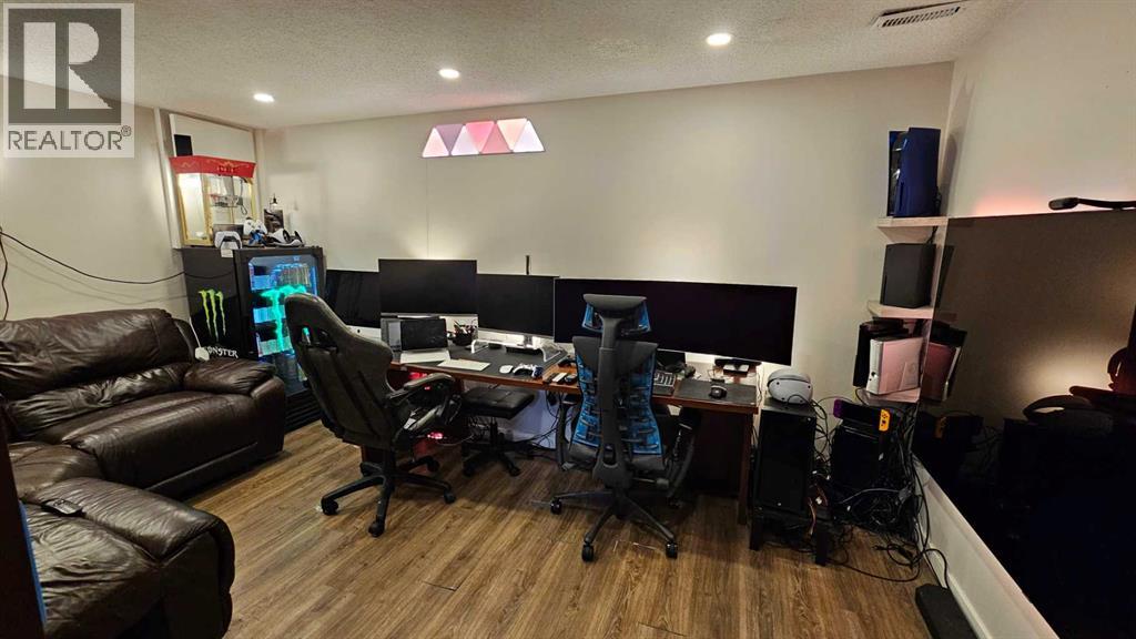 Single Family House for Sale in  Whitewood Place NE Whitehorn Calgary 