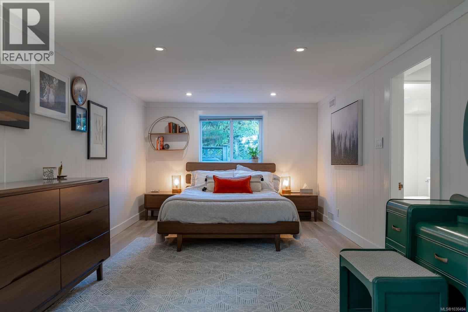 3248 UPLANDS DR - 36