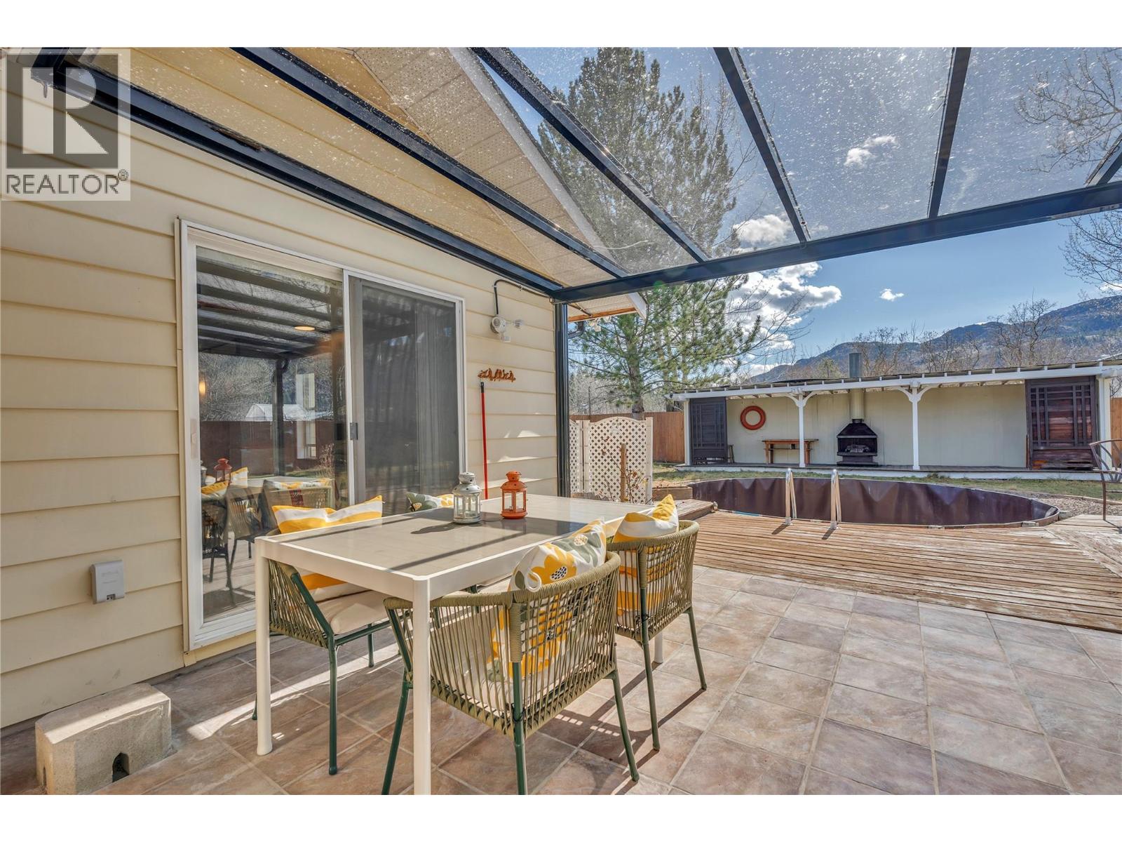 212 Carr Crescent, Oliver