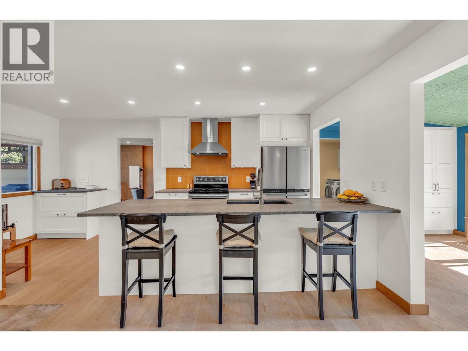 212 Carr Crescent, Oliver