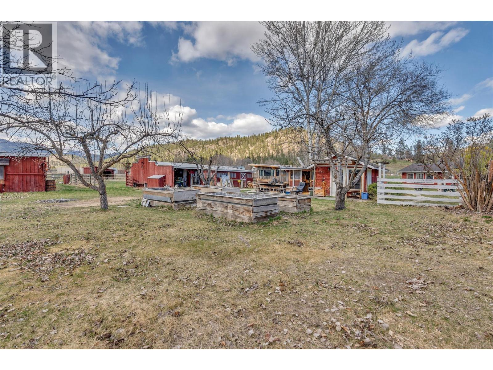 212 Carr Crescent, Oliver