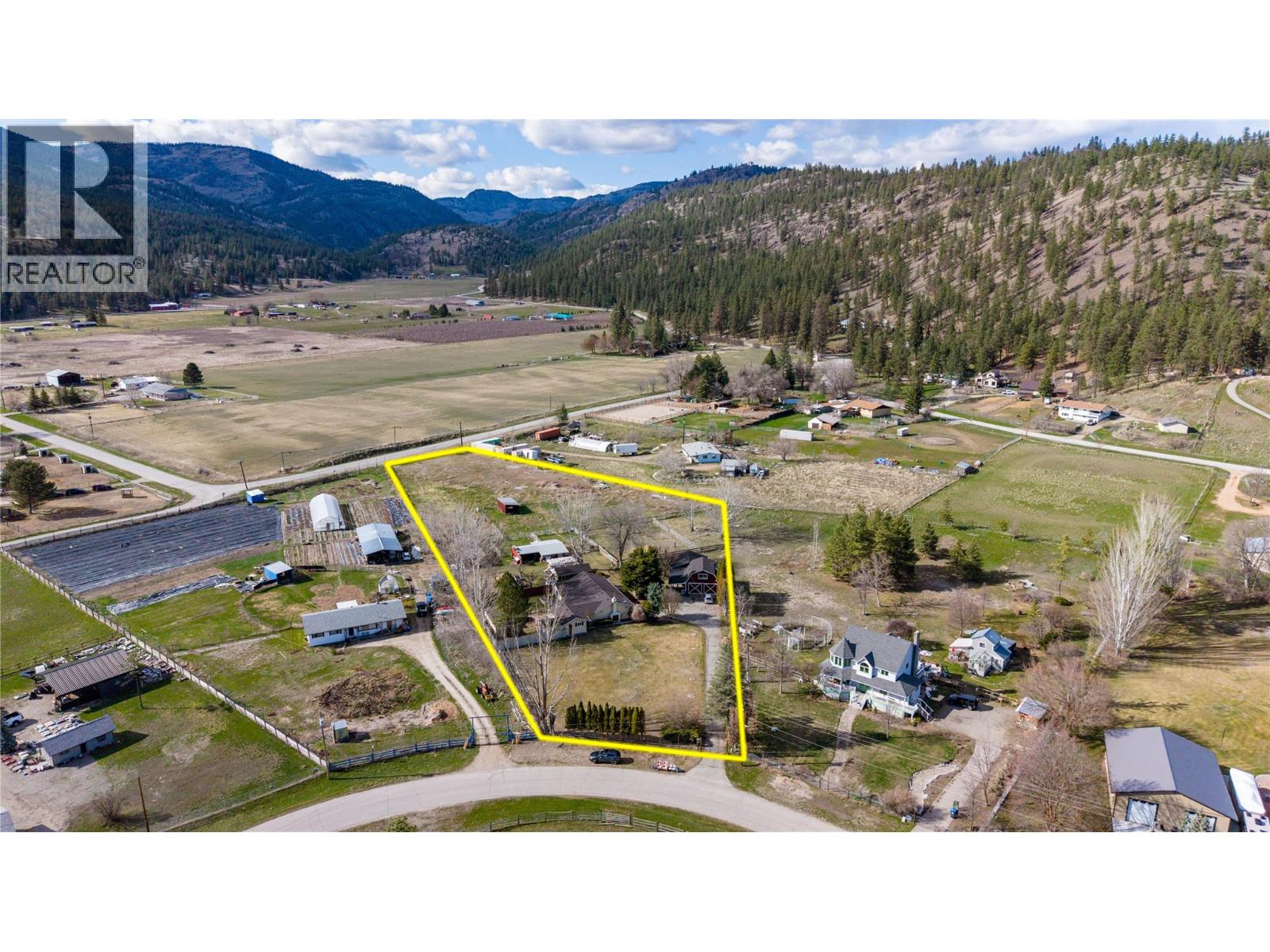 212 Carr Crescent, Oliver