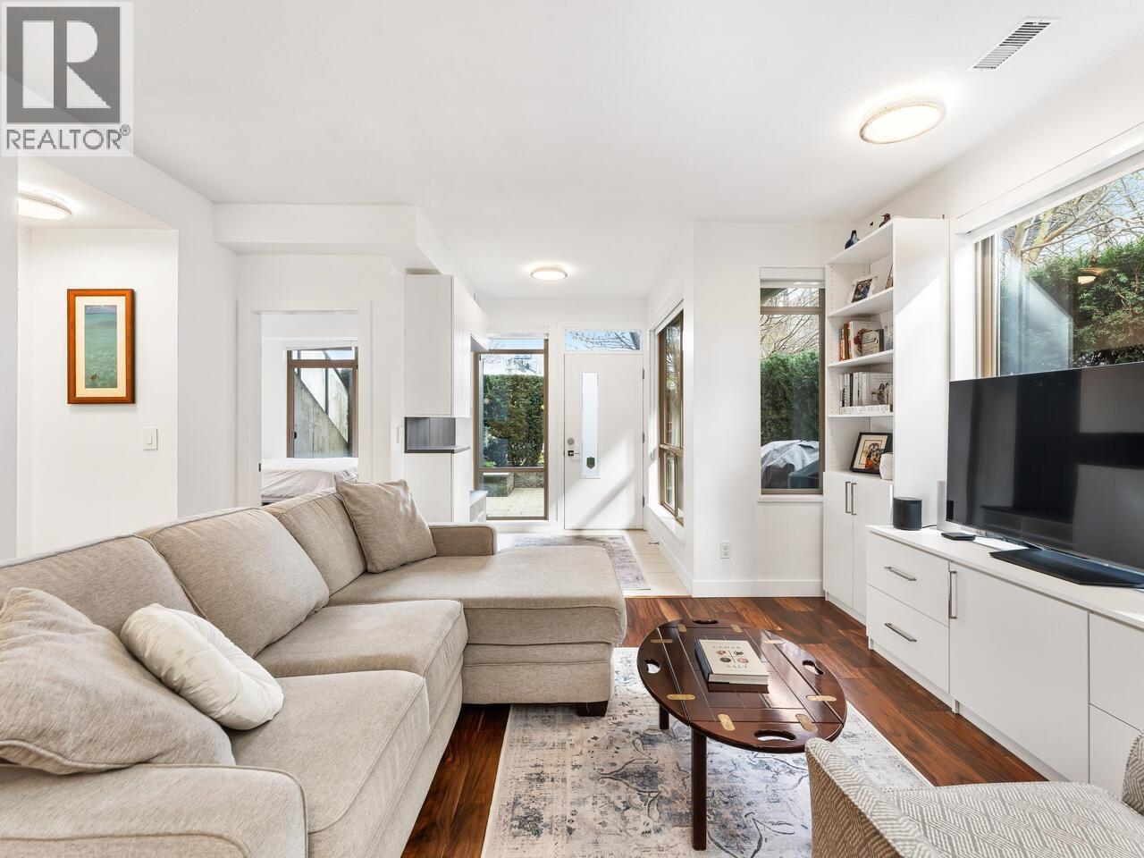 #18-10133 RIVER Drive, Richmond