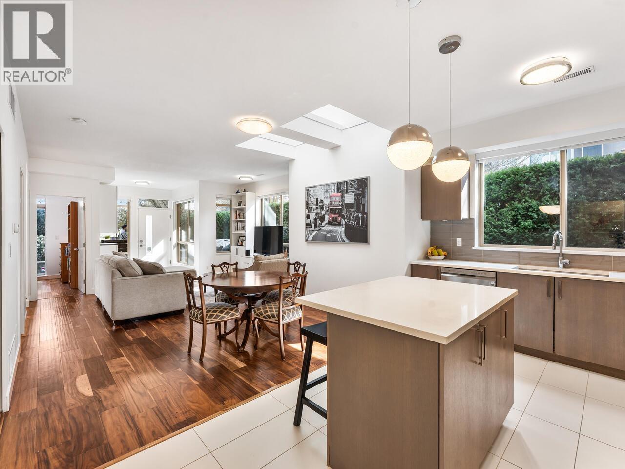 #18-10133 RIVER Drive, Richmond