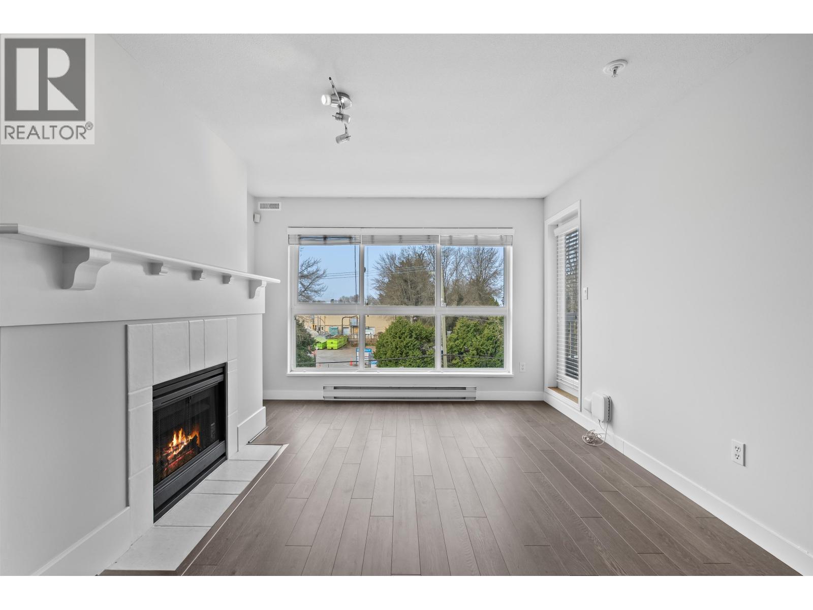 #304-5500 LYNAS Lane, Richmond