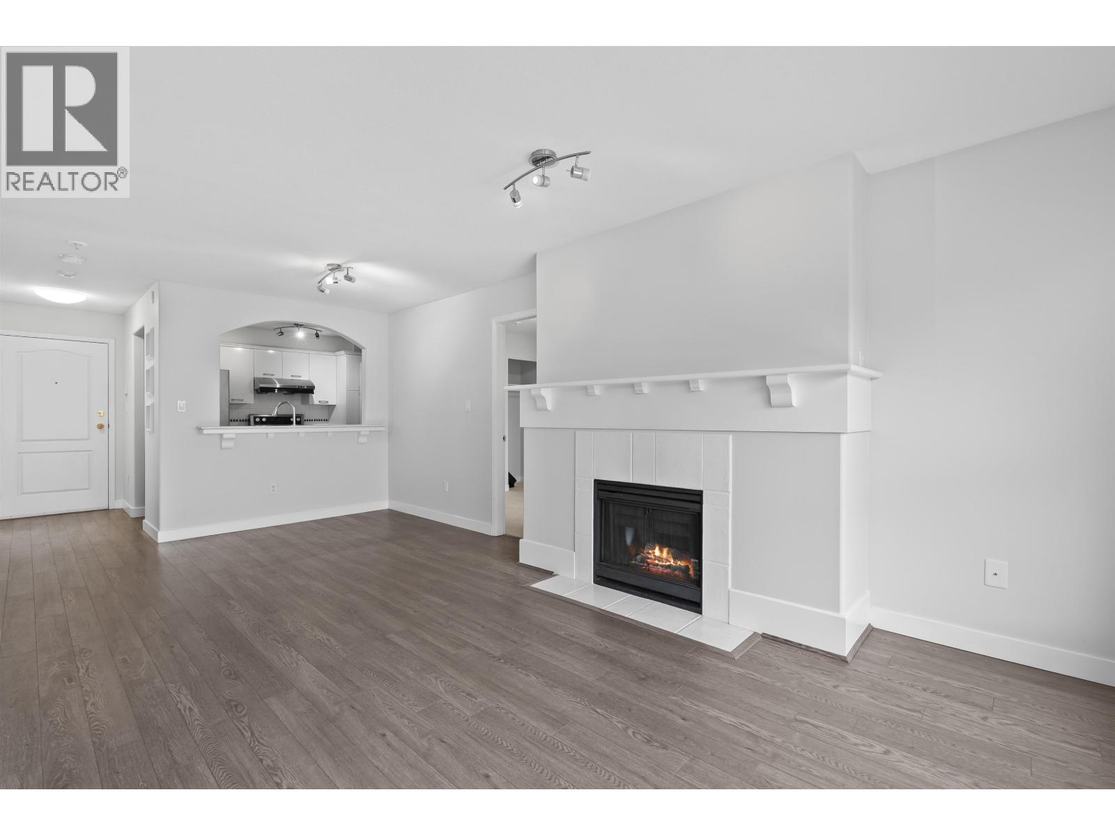 #304-5500 LYNAS Lane, Richmond