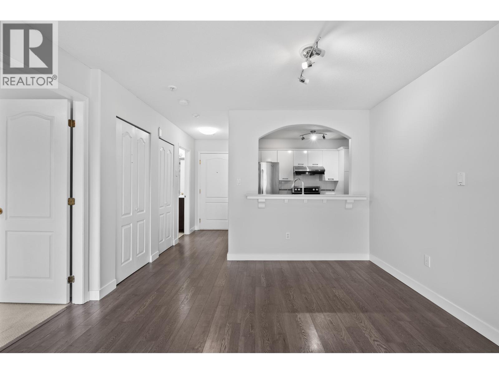 #304-5500 LYNAS Lane, Richmond