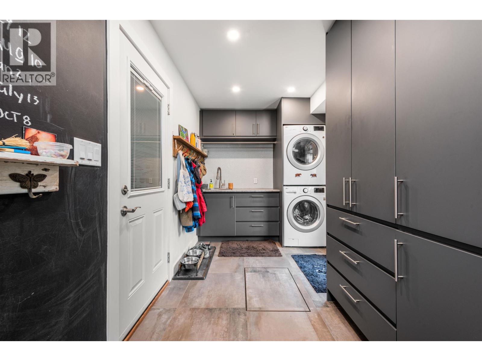 41562 ROD ROAD, Squamish