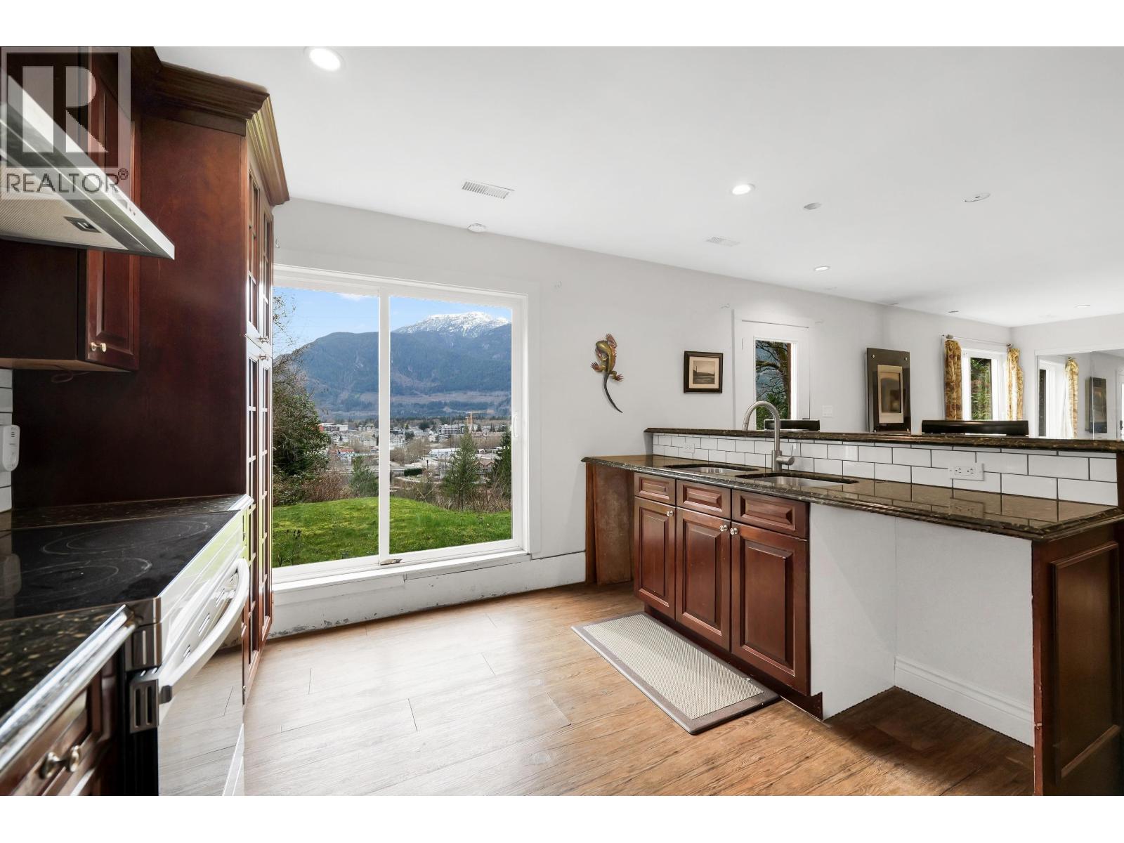 38273 VIEW PLACE, Squamish