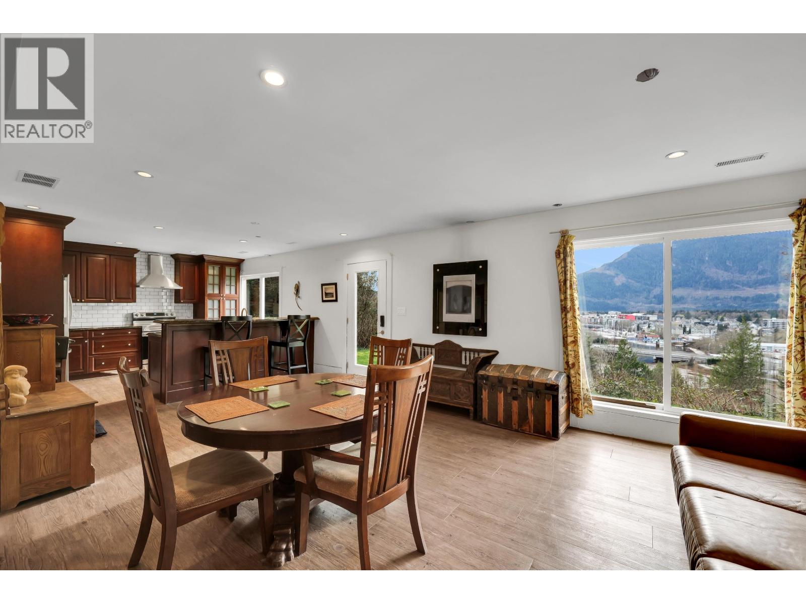 38273 VIEW PLACE, Squamish