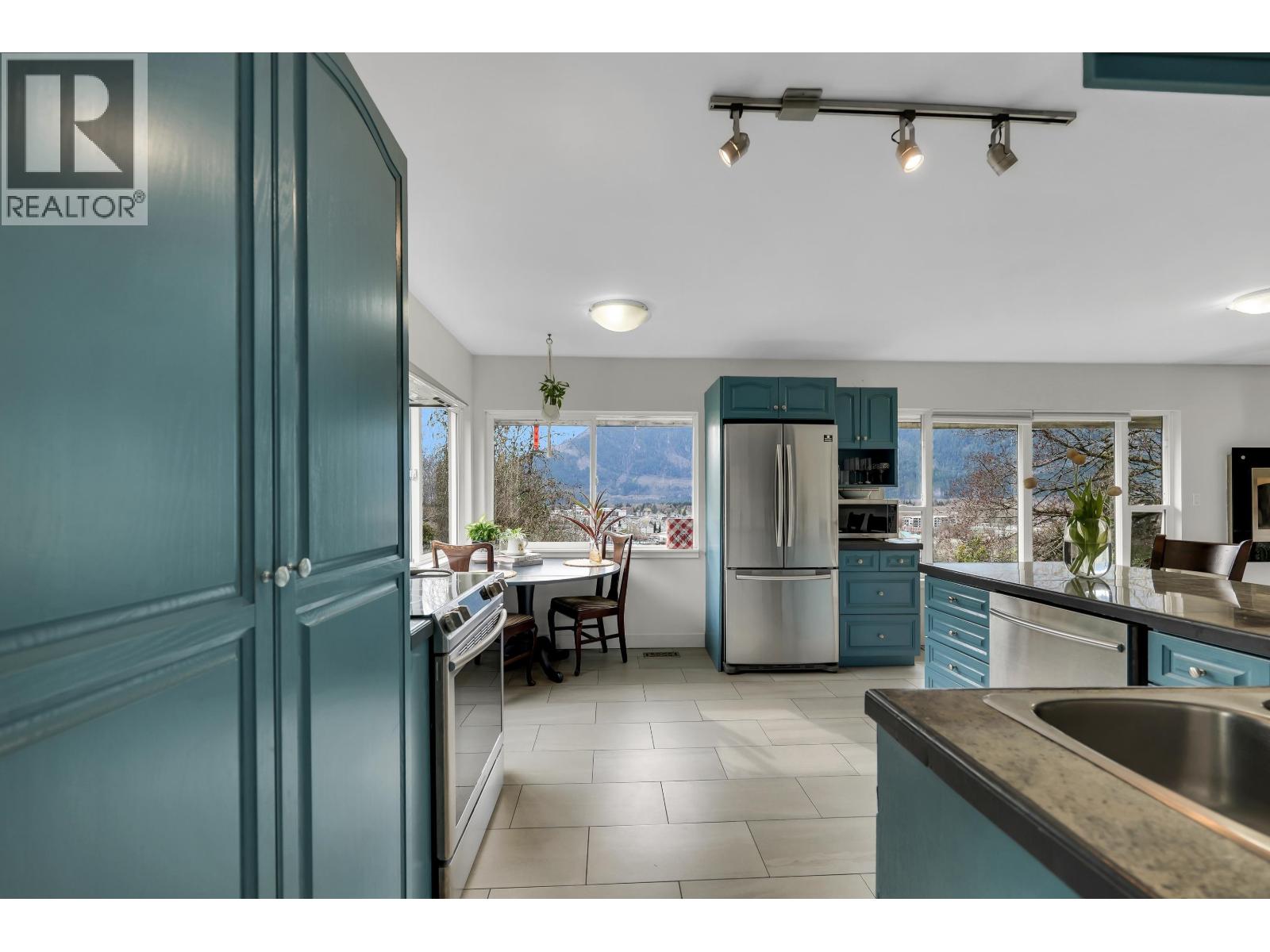 38273 VIEW PLACE, Squamish