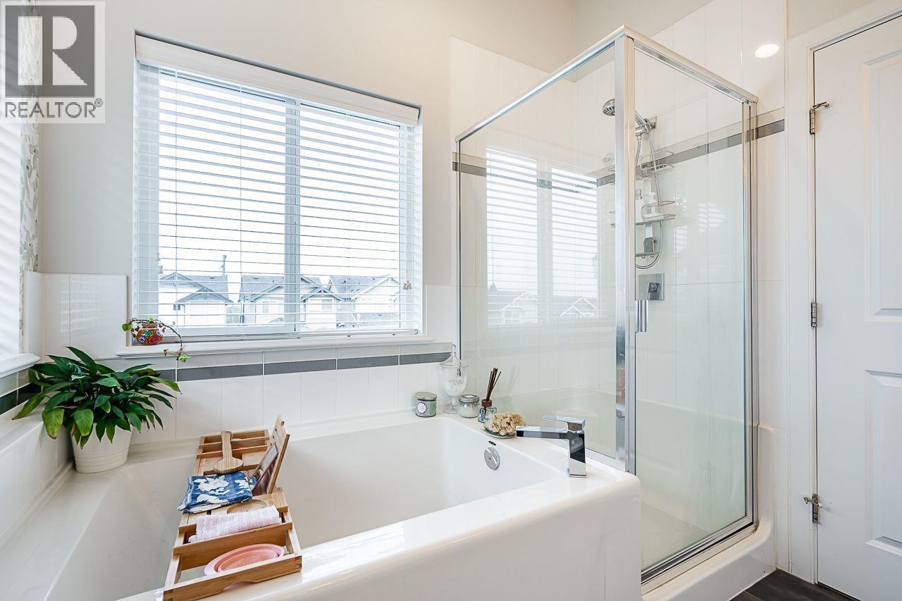 10489 ROBERTSON STREET, Maple Ridge