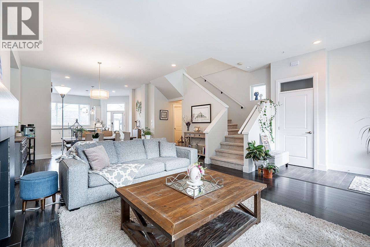 10489 ROBERTSON STREET, Maple Ridge