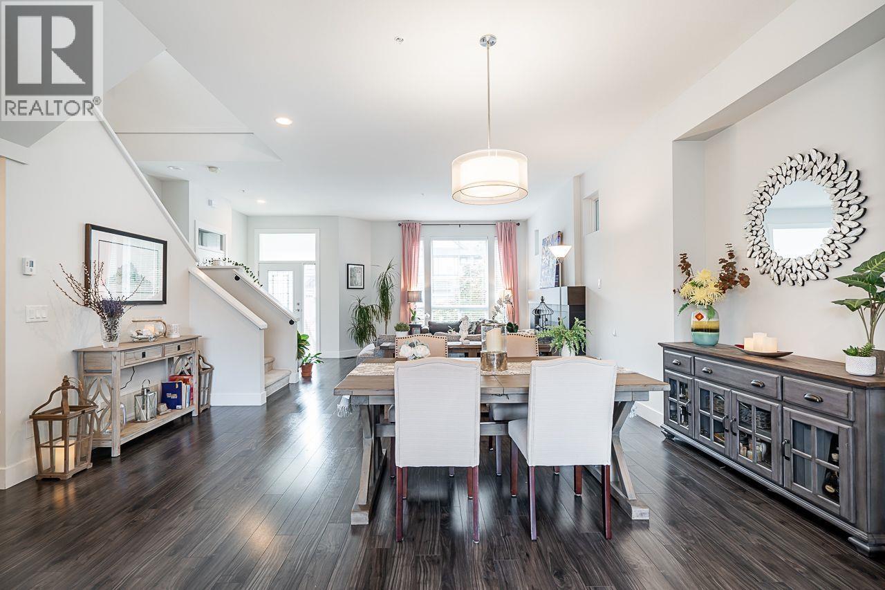 10489 ROBERTSON STREET, Maple Ridge