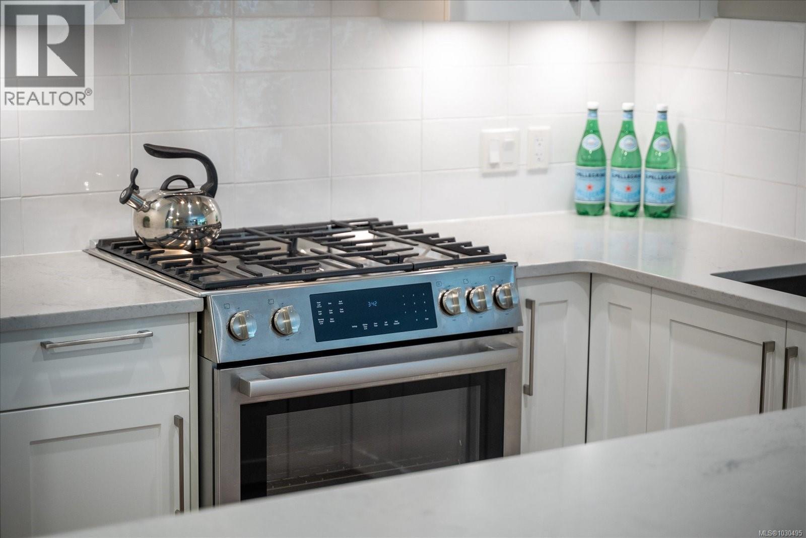 #305 3529 DOLPHIN DR - 12