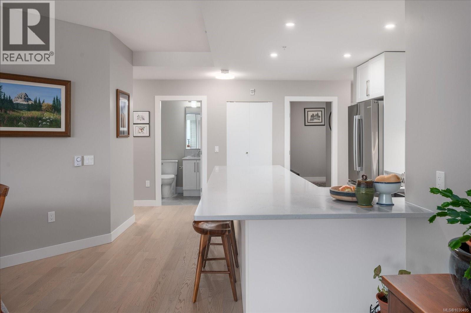 #305 3529 DOLPHIN DR - 14