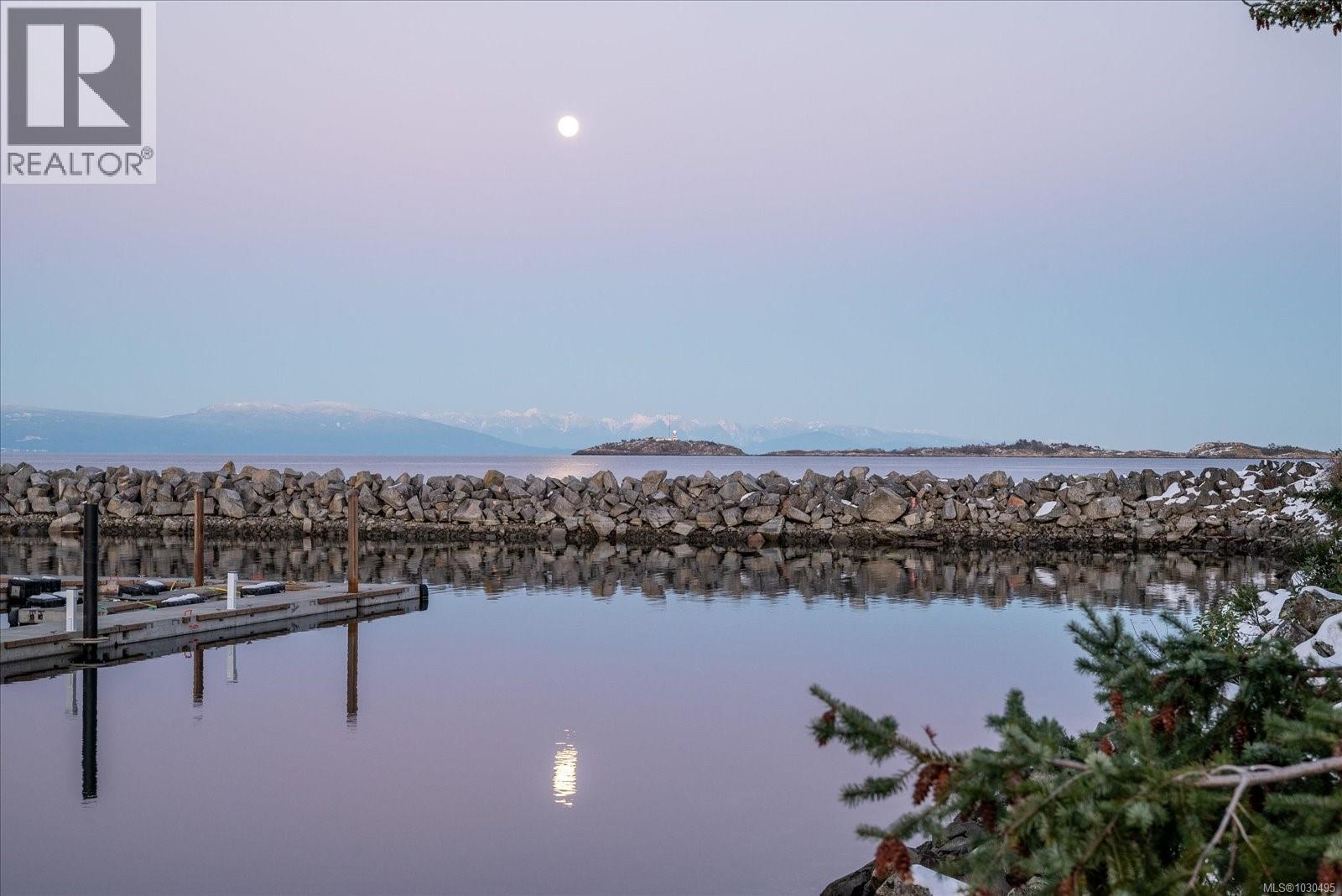 #305 3529 DOLPHIN DR - 68